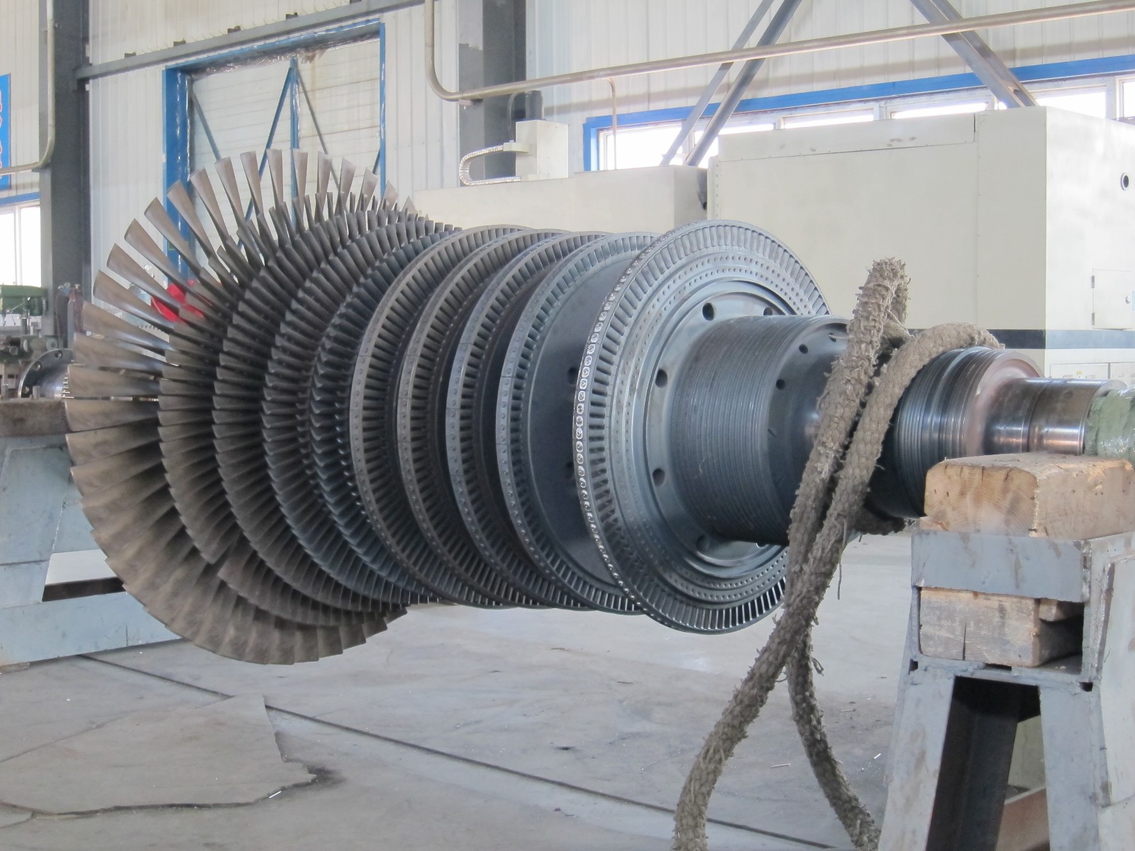 圍帶鉚釘頭修復(fù)  修復(fù)前.jpg